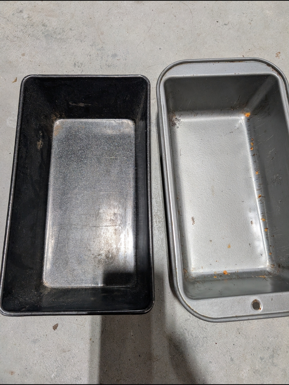 Metal Loaf Pans Set Of 2 - Black and Silver